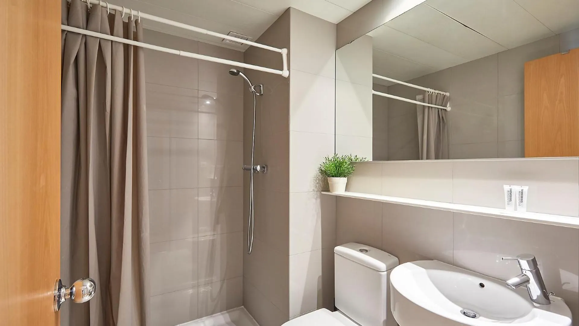 Bbarcelona Placa Universitat Flat 0*, Barcelona